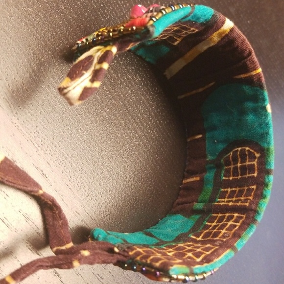 Handmade beaded bracelet - Picture 3 of 4